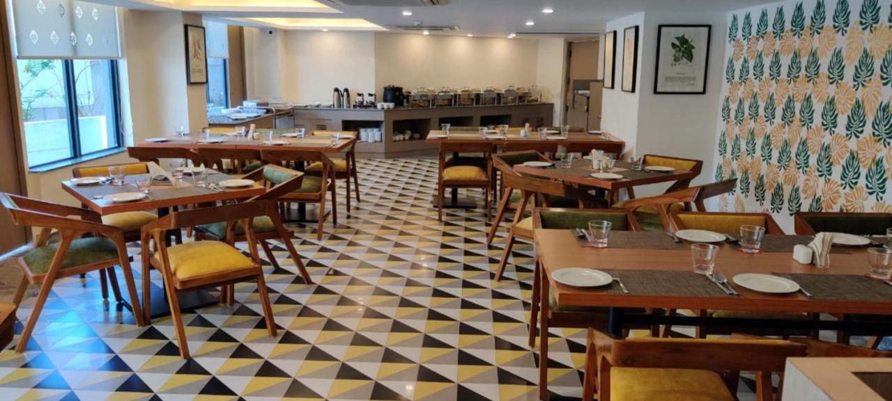 Spree Hotel Kriday Dehradun Esterno foto